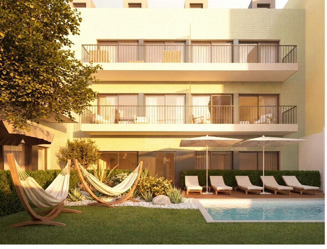 Jardim comum com redes e piscina